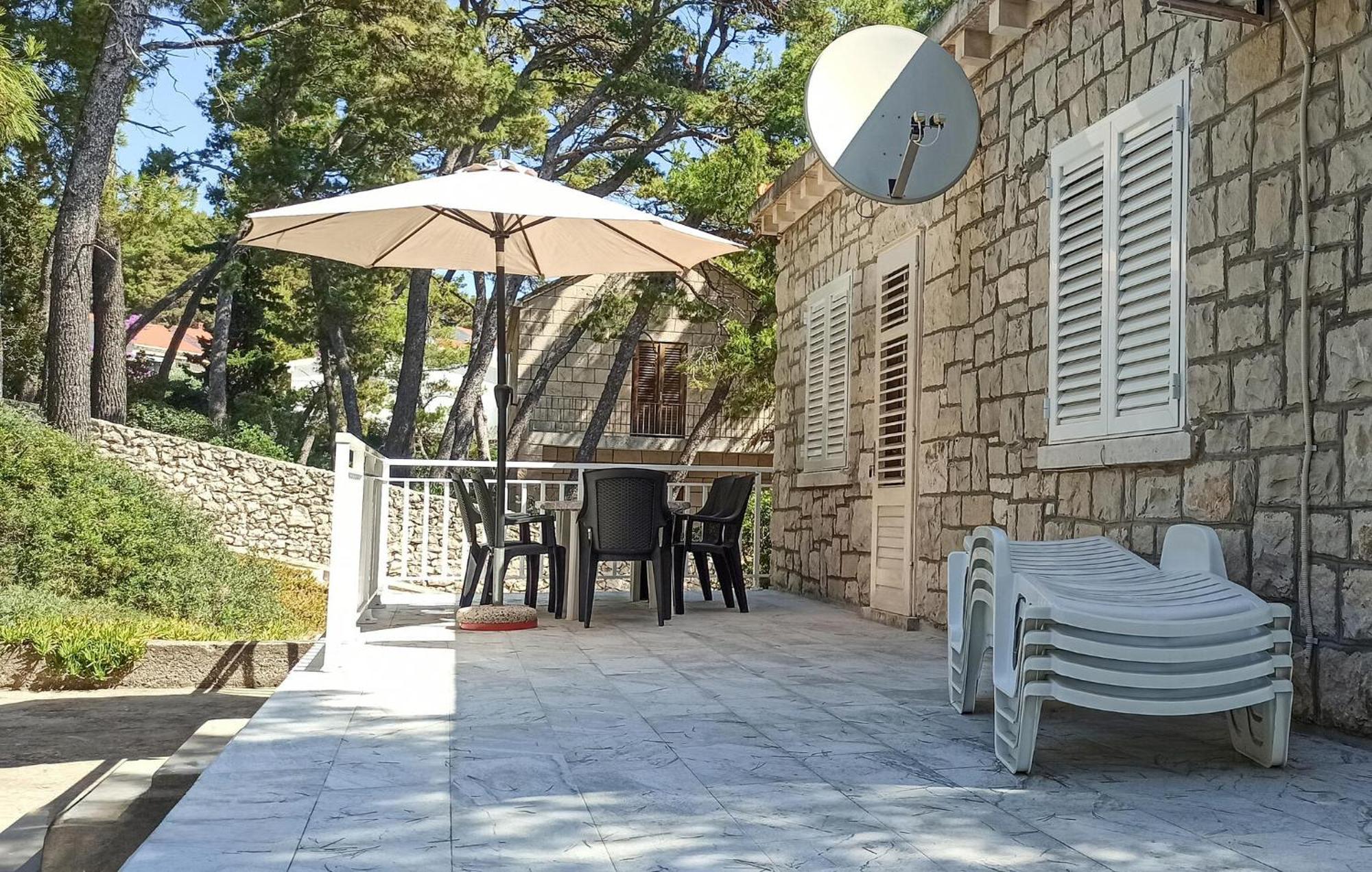 Amazing Apartment In Lumbarda With Kitchen מראה חיצוני תמונה