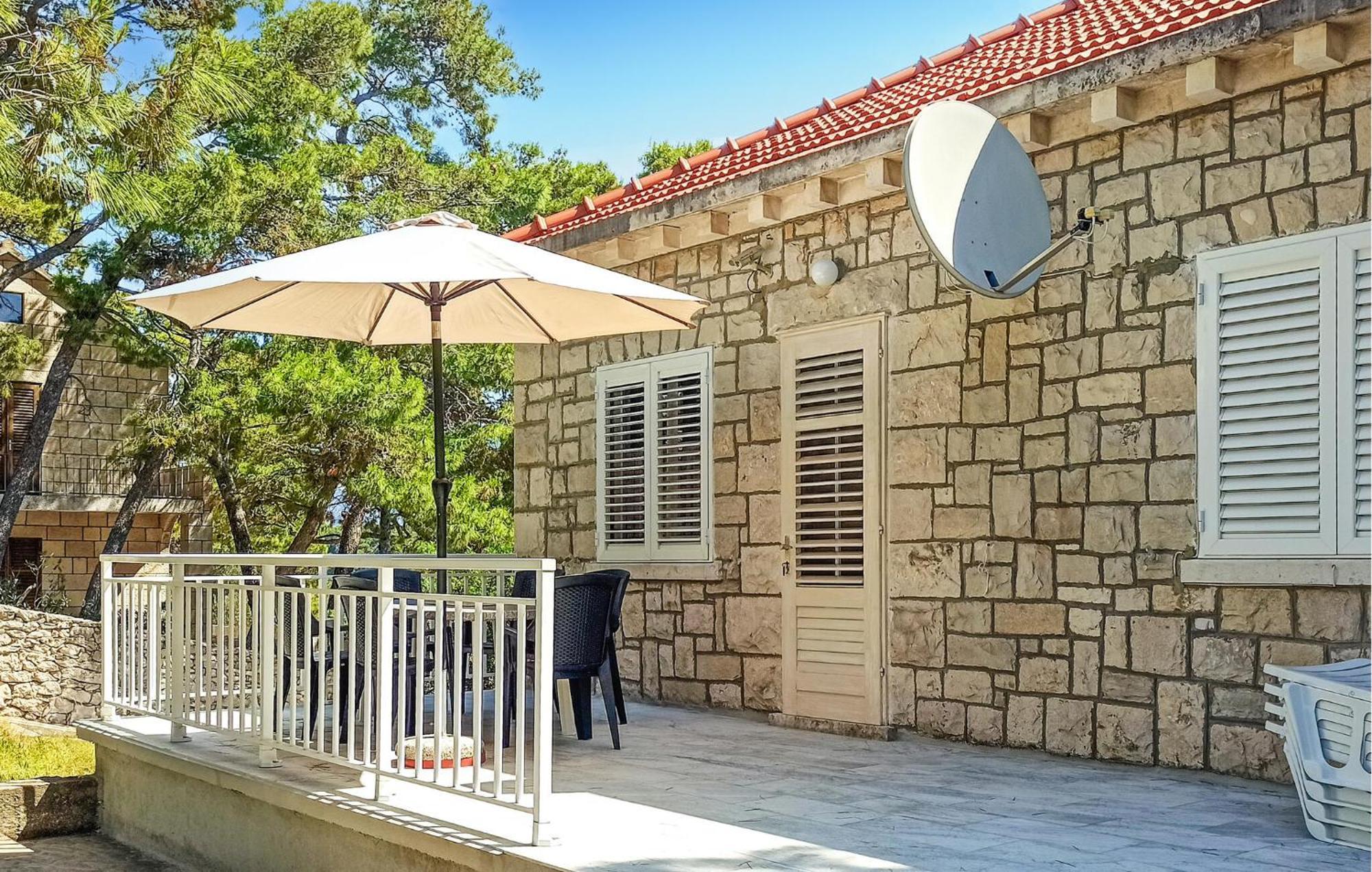 Amazing Apartment In Lumbarda With Kitchen מראה חיצוני תמונה