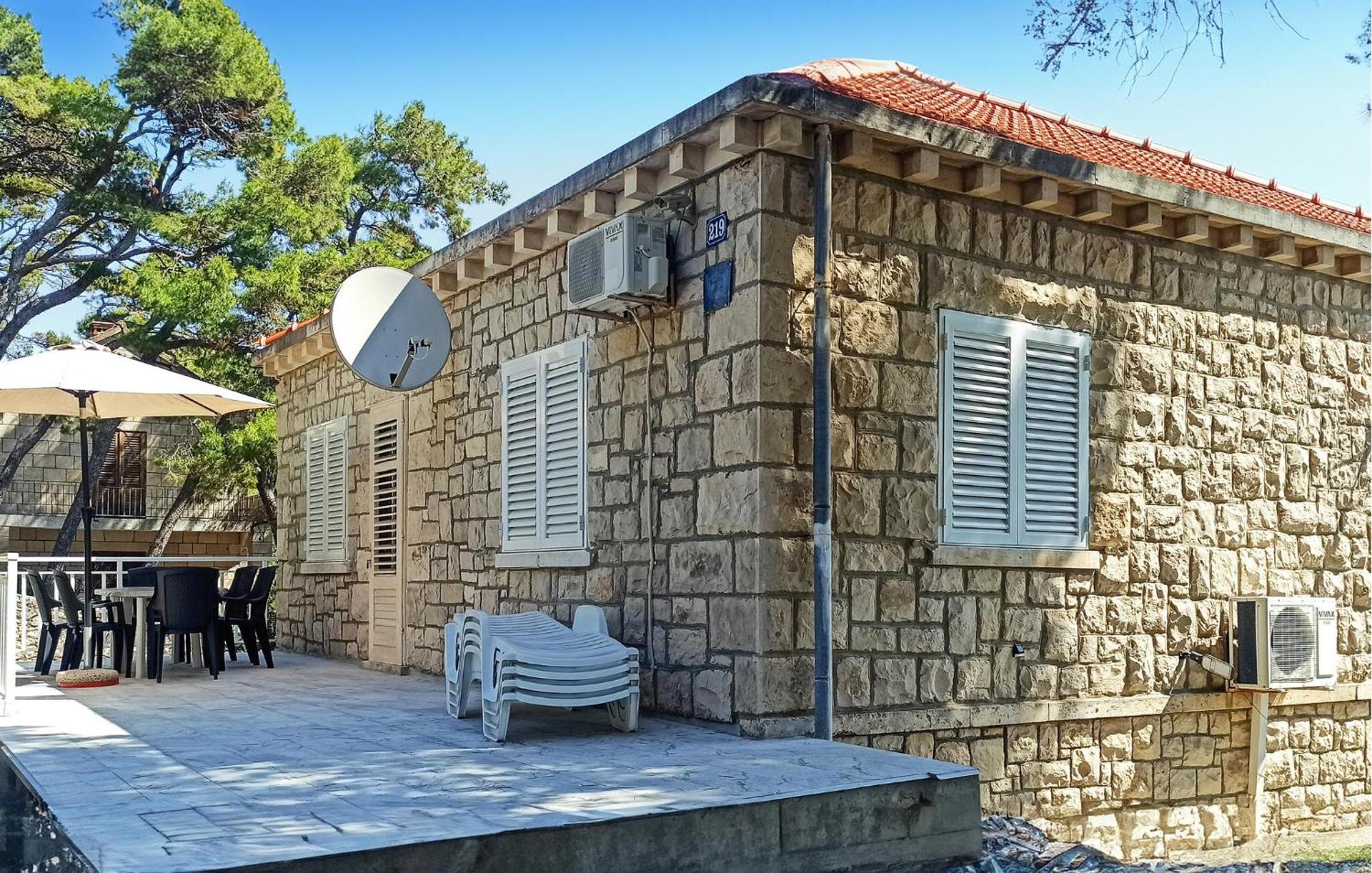 Amazing Apartment In Lumbarda With Kitchen מראה חיצוני תמונה