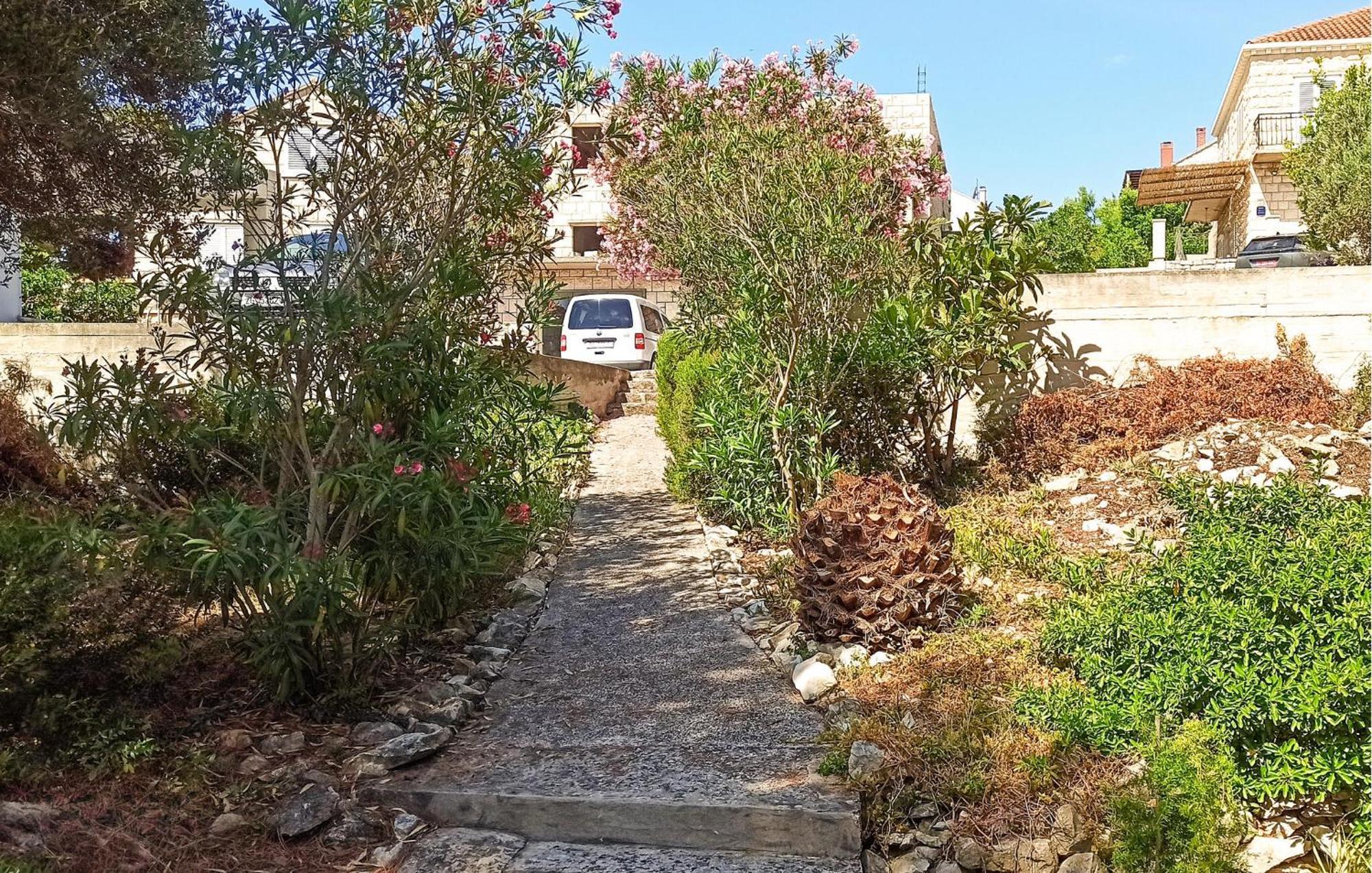 Amazing Apartment In Lumbarda With Kitchen מראה חיצוני תמונה